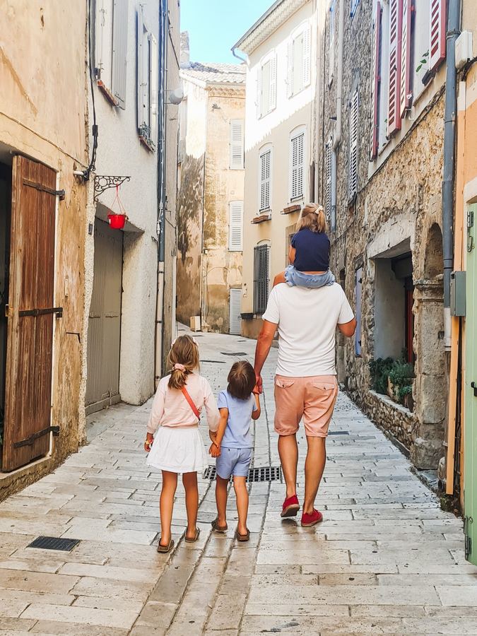 Ons gezin in een Provençaals straatje