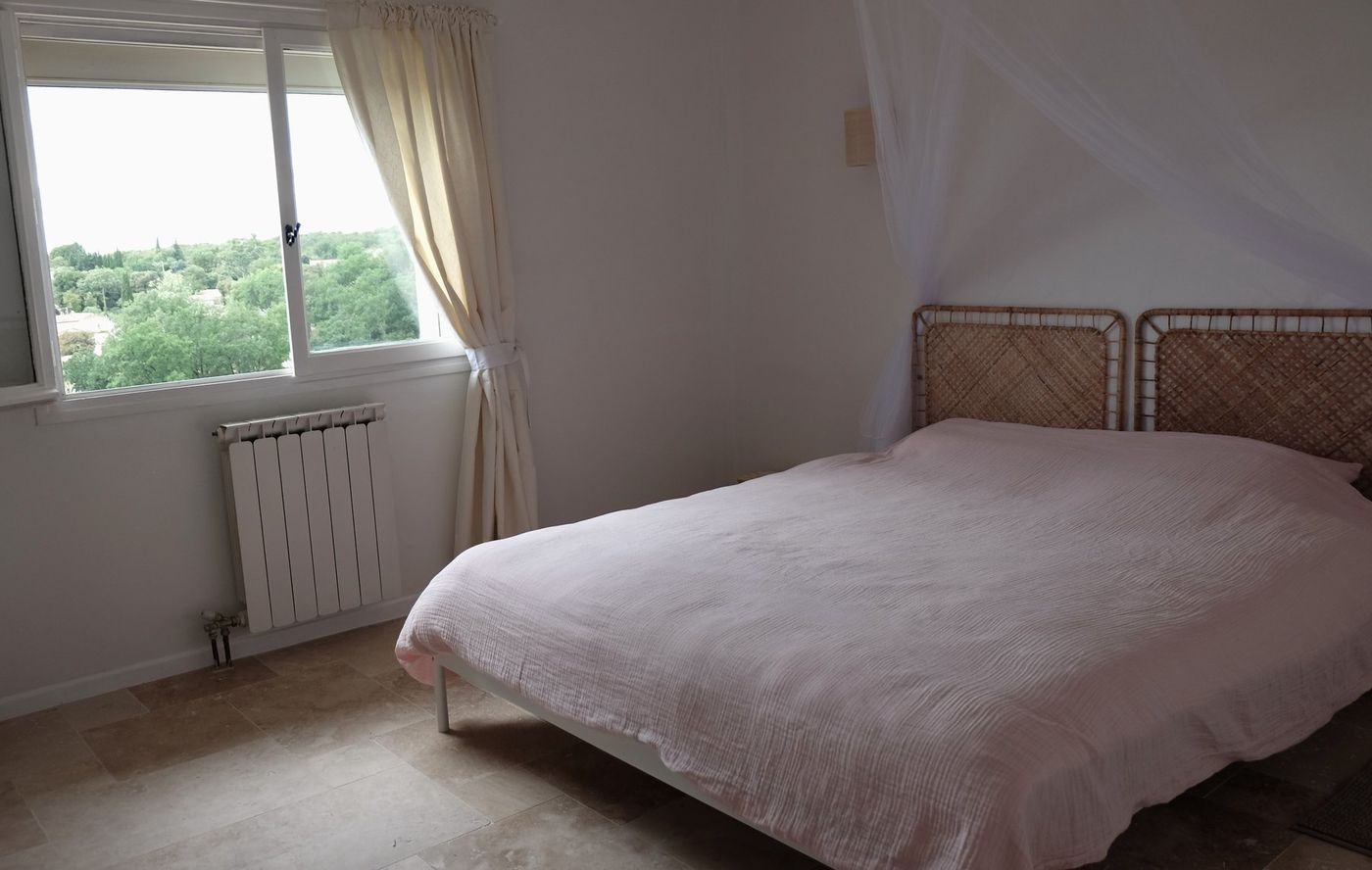Provence boeken op nachtkastje