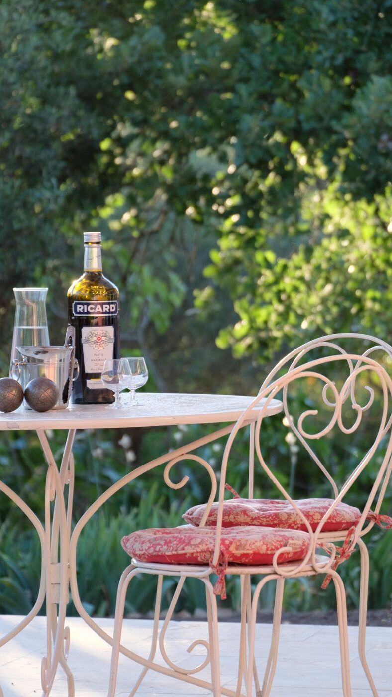 Ricard op het terras bij Maison Olivette